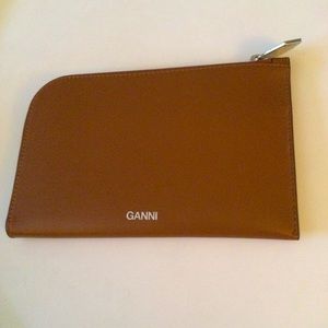 GANNI LEATHER ZIP AROUND WALLET COGNAC NWOT
